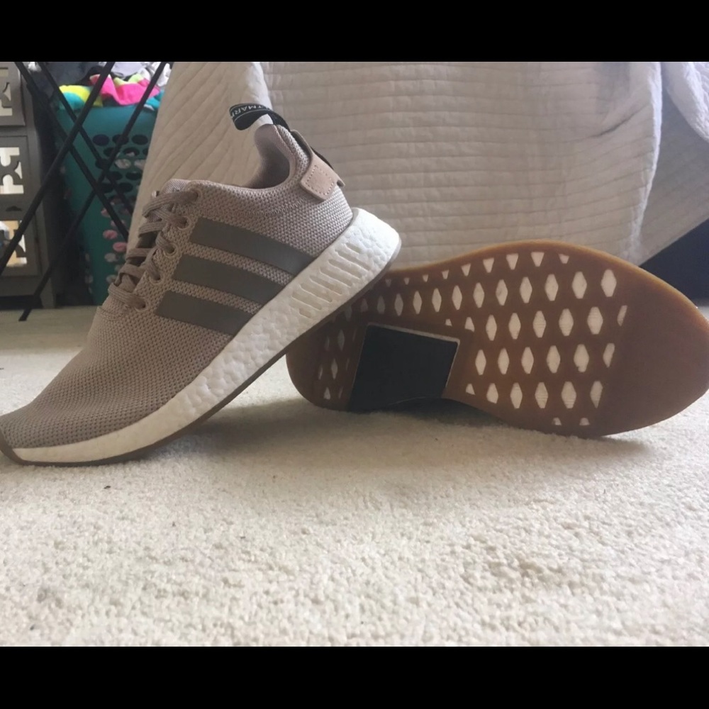 Adidas khaki NMD R2